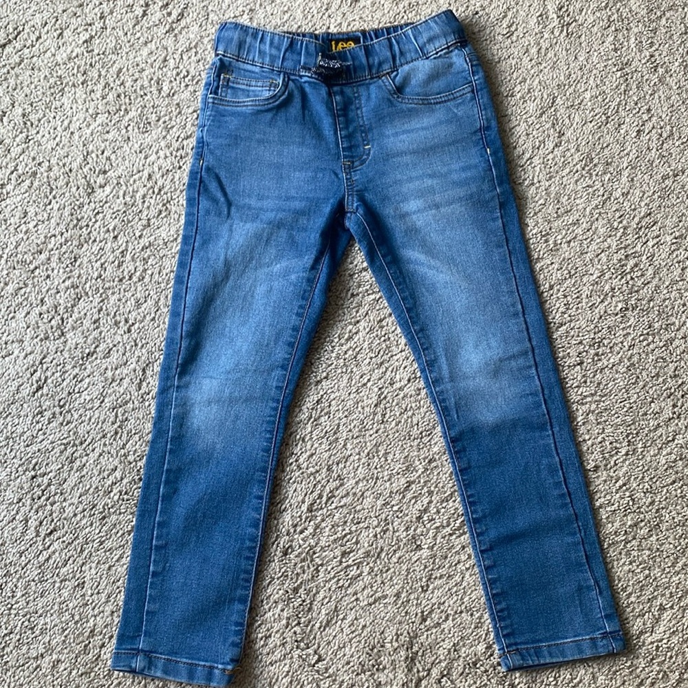 Lee Jeans size 6 elastic waist